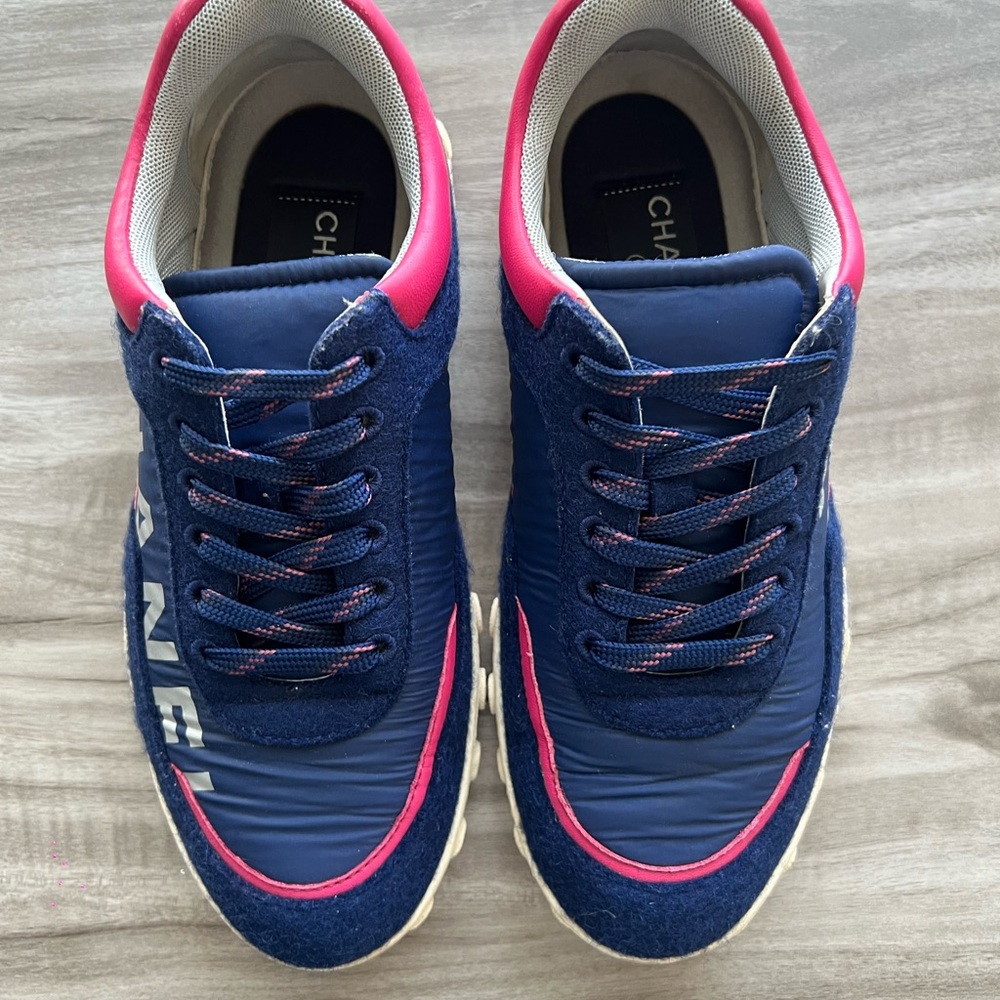 CHANEL 18k Interlocking CC Sneaker Size 6.5 Women’s (EU 37) - Picture 5 of 9